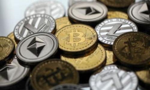 baioti全面解析：掌握加密货币课程，开启数字资产投资之旅/baioti  
加密货币, 数字资产, 投资课程, 学习指南/guanjianci  

### 内容主体大纲

1. **引言**
   - 加密货币的兴起与背景 
   - 为什么学习加密货币课程

2. **加密货币的基础知识**
   - 什么是加密货币
   - 如何获取和储存加密货币

3. **加密货币的工作原理**
   - 区块链技术概述
   - 加密算法和数字签名

4. **加密货币市场分析**
   - 市场规模与发展趋势
   - 投资风险与机会

5. **如何选择适合的加密货币课程**
   - 课程类型分类
   - 课程选择的注意事项

6. **学习加密货币的最佳实践**
   - 学习资料推荐
   - 社群与论坛的重要性

7. **加密货币投资策略**
   - 交易策略
   - 长期持有与短期交易的比较

8. **未来展望：加密货币的未来趋势**
   - 行业变化与技术创新
   - 加密货币的监管环境

9. **总结**
   - 学习加密货币的重要性与意义

### 引言
自比特币在2009年问世以来，加密货币的概念逐渐被大众认知。在过去的十多年间，加密货币市场经历了快速发展，越来越多的人开始关注这一新兴投资领域。因此，学习加密货币的课程不仅能帮助我们了解这一技术的基础知识，还有助于我们在数字资产投资中做出更加明智的决策。

### 加密货币的基础知识
什么是加密货币
加密货币是一种利用加密技术来保障交易安全和控制新单位生成的数字货币。与传统货币不同，加密货币通常是去中心化的，且运作于区块链这一分布式账本技术之上。

如何获取和储存加密货币
获取加密货币的方式主要有三种：购买、挖矿和接受支付。购买最为直接，通过交易所可以方便地买入。此外，存储加密货币的安全性也至关重要，用户可选择软件钱包、硬件钱包或交易所钱包等多种形式。

### 加密货币的工作原理
区块链技术概述
区块链作为支撑加密货币的重要基础设施，确保了数据的透明性与不可篡改性。每个区块中包含了一批交易记录，这些区块通过加密算法将其串联起来，形成一个完整的链条。

加密算法和数字签名
加密算法是加密货币安全性的核心，确保交易的有效性和用户身份的隐私。此外，数字签名技术为交易提供了认证机制，确保交易双方的真实性。

### 加密货币市场分析
市场规模与发展趋势
近年来，随着区块链技术的不断成熟，加密货币市场的规模不断扩大。根据市场调研，各种新型加密货币不断涌现，未来的发展趋势不可小觑。

投资风险与机会
尽管加密货币市场充满机遇，但高波动性和潜在的安全风险也需要投资者谨慎对待。在学习过程中，了解市场风险是非常必要的。

### 如何选择适合的加密货币课程
课程类型分类
加密货币课程种类繁多，主要分为线上与线下课程、自学与授课课程等。根据学习需求选择合适的课程尤为重要。

课程选择的注意事项
在选择课程时，应考虑课程的内容、讲师的资历、学员反馈和学习时间等因素，以确保选择的课程能够有效帮助自己提升技能。

### 学习加密货币的最佳实践
学习资料推荐
目前，网络上有大量的学习资源，包括书籍、视频课程和博客等。推荐的一些经典书籍和在线资源为学习打下良好基础。

社群与论坛的重要性
参与加密货币社群和论坛，不仅可以获取第一手资料，还能与其他投资者交流经验，拓展视野。

### 加密货币投资策略
交易策略
投资加密货币前，了解常见的交易策略是非常重要的。无论是日内交易、波段交易还是HODL，合理选择策略有助于风险控制。

长期持有与短期交易的比较
长期持有通常被认为是一种相对保守的投资方式，而短期交易则涉及更高的风险和回报。投资者需根据自身风险承受能力选择适合的方式。

### 未来展望：加密货币的未来趋势
行业变化与技术创新
随着技术的不断进步，加密货币行业正在发生着快速的变化。从DeFi到NFT，这些新兴应用将推动整个行业的发展。

加密货币的监管环境
各国对于加密货币的监管政策正逐渐形成，了解这些政策将有助于投资者规避法律风险。

### 总结
学习加密货币课程对于普通投资者而言，不仅是了解数字资产的一个起点，还有助于树立有效的投资观念。在未来，加密货币的影响力只会愈发凸显，因此，尽早学习这一门课，将为投资者带来巨大的价值。最后，希望大家能在加密货币的学习与投资中获得成功。

### 相关问题

1. **加密货币的定义和特性是什么？**
   - 引言和背景介绍
   - 加密货币的基本特征：去中心化、匿名性、全球性等
   - 加密货币的种类及其应用场景

2. **如何安全地存储加密货币？**
   - 各类钱包的优缺点
   - 如何选择适合自己的钱包
   - 钱包的安全防护措施

3. **加密货币的交易流程是怎样的？**
   - 如何在交易平台进行交易
   - 交易中需要注意的事项
   - 常见的交易策略和工具

4. **加密货币的法律和监管环境如何？**
   - 各国对加密货币的态度比较
   - 未来可能的监管变化与影响
   - 合规投资需要注意的事项

5. **如何分析加密货币项目的潜力？**
   - 评估项目的团队与技术
   - 如何进行市场调研与趋势分析
   - 常用的分析工具与指标

6. **加密货币投资的常见误区和风险有哪些？**
   - 初学者容易陷入的误区
   - 如何识别和规避投资风险
   - 学习和实践中的反思与改进

以上是关于加密货币课程的概述和大纲设计。在后续的内容中，我们将逐个详细解答这些问题。
